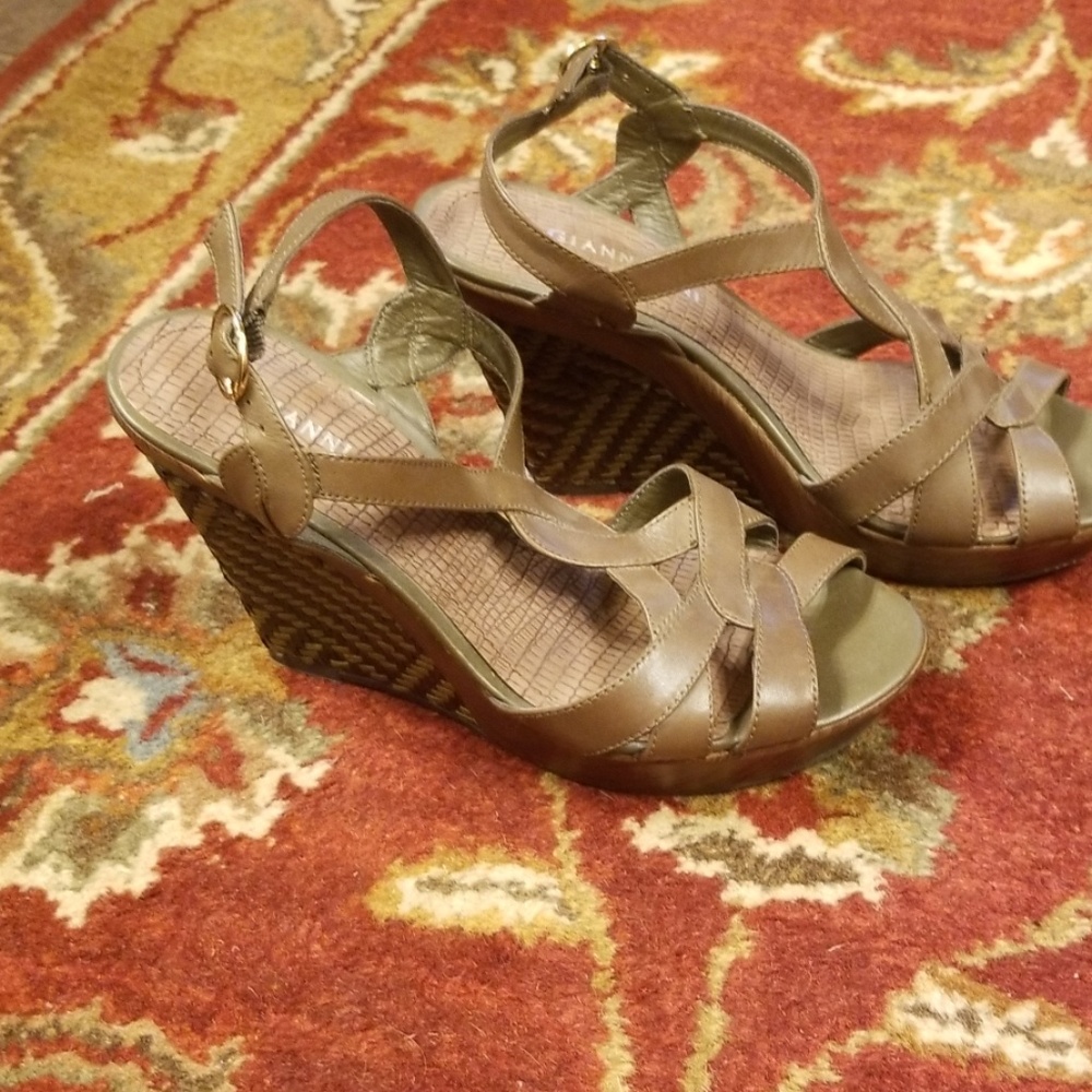 Gianni Bini sandals olive